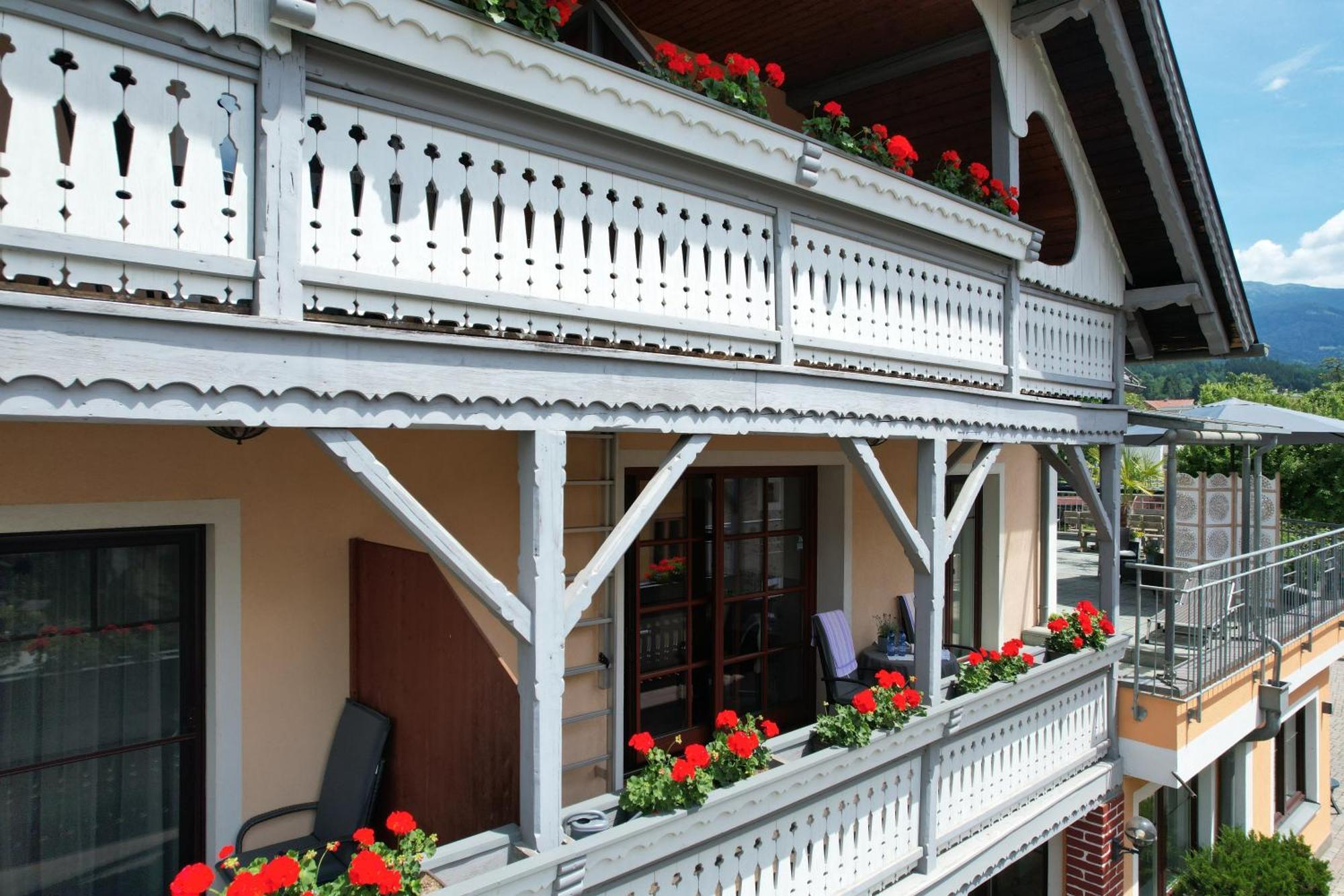 Pension Linder Seeboden Exterior foto